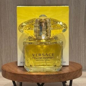 🌸VERSACE YELLOW DIAMOND EAU DE TOILETTE🌸